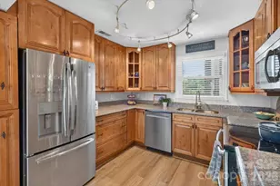 9709 Emerald Point Dr, Charlotte, NC 28278 - Photo 12
