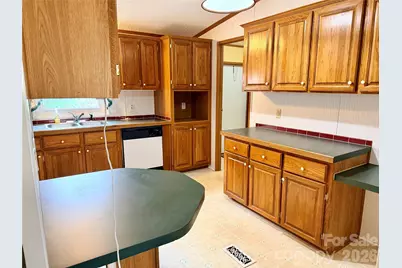4851 Mounira Avenue, Hickory, NC 28602 - Photo 10
