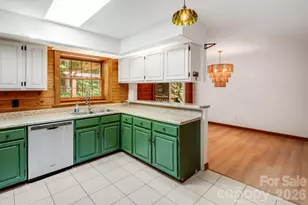 423 Rambling Dr, Hendersonville, NC 28739 - Photo 12
