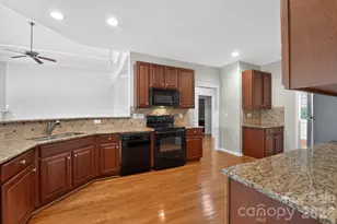 5918 Phyliss Ln, Charlotte, NC 28227 - Photo 2