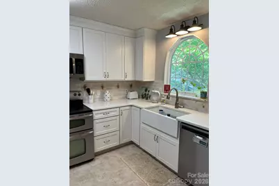 612 17th Avenue Drive SE, Hickory, NC 28602 - Photo 2