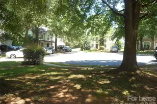 8037 Shiny Meadow Ln, Charlotte, NC 28215 - Photo 20