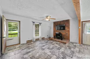 115 Hollifield St, Spruce Pine, NC 28777 - Photo 2