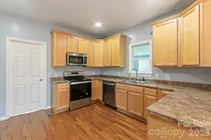 84 Poplar St, Brevard, NC 28712 - Photo 6