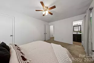 6435 Bridlewood Ln, Charlotte, NC 28215 - Photo 16