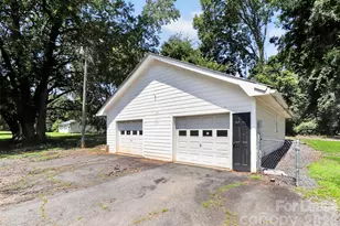 6901 Ridge Ln Rd, Charlotte, NC 28262 - Photo 2