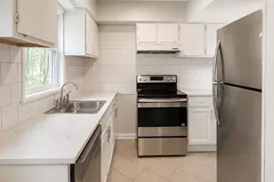 6101 Honeysuckle Ln, Charlotte, NC 28212 - Photo 2