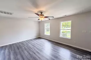 11220 Northwoods Forest Dr, Charlotte, NC 28214 - Photo 16