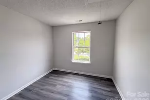 11220 Northwoods Forest Dr, Charlotte, NC 28214 - Photo 8