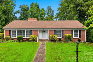 907 Vista Pl NE, Lenoir, NC 28645 - Photo 2