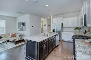 9257 Glenburn Ln, Charlotte, NC 28278 - Photo 6