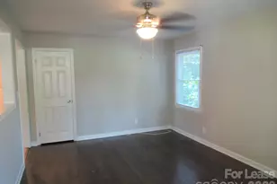 208 Crescent Ct, Lincolnton, NC 28092 - Photo 4
