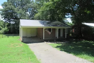 208 Crescent Ct, Lincolnton, NC 28092 - Photo 2