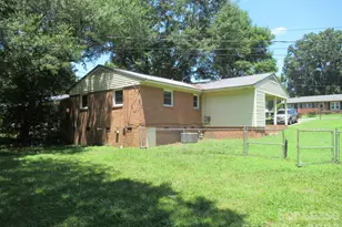 208 Crescent Ct, Lincolnton, NC 28092 - Photo 18