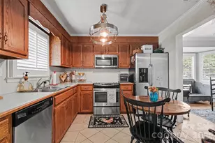 8427 Coulwood Oak Ln, Charlotte, NC 28214 - Photo 14