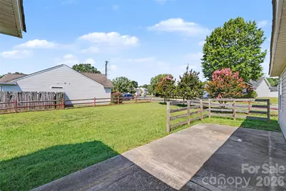 10439 Green Hedge Avenue, Charlotte, NC 28269 - Photo 24