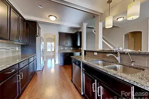 2718 Impatien Drive, Charlotte, NC 28215 - Photo 4