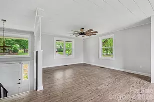 2310 24th Ave NE, Hickory, NC 28601 - Photo 10