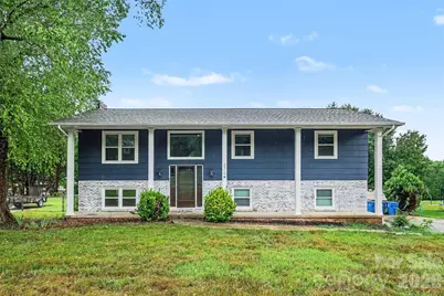 2310 24th Avenue NE, Hickory, NC 28601 - Photo 1