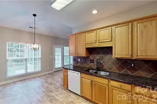 8321 Suttonview Dr, Charlotte, NC 28269 - Photo 10