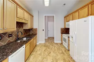 8321 Suttonview Dr, Charlotte, NC 28269 - Photo 12