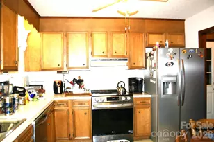 1647 Woodridge Cir, Hickory, NC 28602 - Photo 8