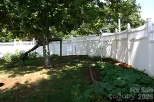 1647 Woodridge Cir, Hickory, NC 28602 - Photo 32