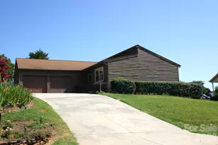 1647 Woodridge Cir, Hickory, NC 28602 - Photo 1