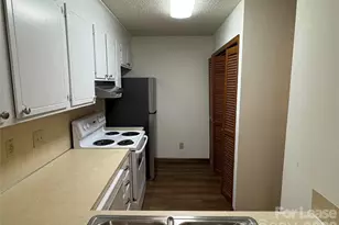 2033 Oakdale Rd, Charlotte, NC 28216 - Photo 4