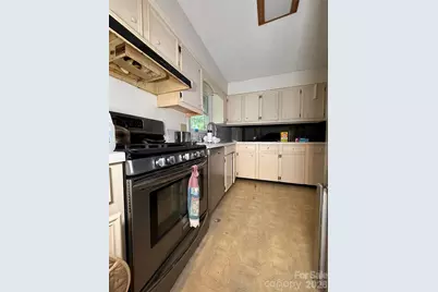 118 Brightwater Heights Drive, Hendersonville, NC 28791 - Photo 6
