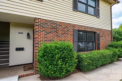525 12th Street SW #28, Hickory, NC 28602 - Photo 2
