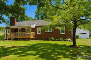 112 3rd St NE, Conover, NC 28613 - Photo 2