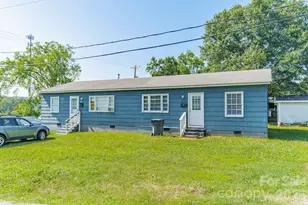 402 E Webb St, Dallas, NC 28034 - Photo 1