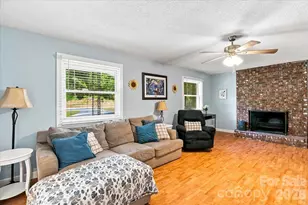216 Dundeve Cir, Hendersonville, NC 28792 - Photo 4