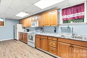 216 Dundeve Cir, Hendersonville, NC 28792 - Photo 30