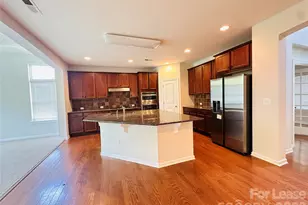 10326 Newbridge Rd, Charlotte, NC 28278 - Photo 2