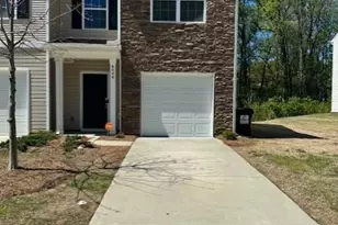 6049 Guildford Hill Ln, Charlotte, NC 28215 - Photo 2