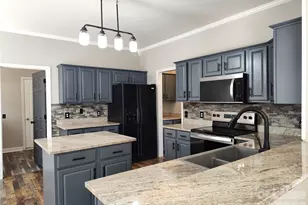4018 Manor House Dr, Charlotte, NC 28270 - Photo 2