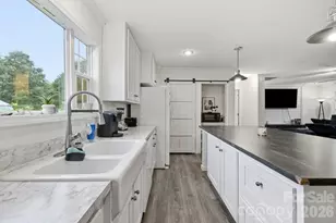 417 Glover St, Hendersonville, NC 28792 - Photo 12