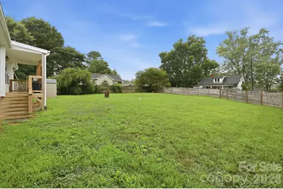 417 Glover Street, Hendersonville, NC 28792 - Photo 2