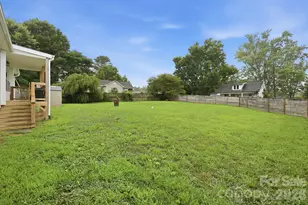 417 Glover St, Hendersonville, NC 28792 - Photo 2