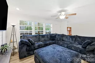 417 Glover St, Hendersonville, NC 28792 - Photo 8