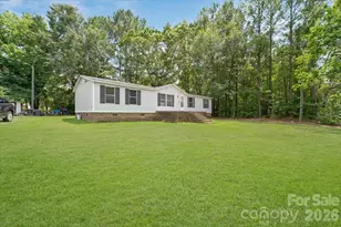 109 Maynard Ave, Wadesboro, NC 28170 - Photo 2