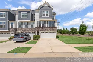 963 Portrush Ln, Tega Cay, SC 29708 - Photo 2