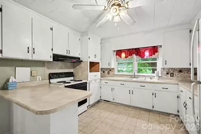 515 N Hill Street, Dallas, NC 28034 - Photo 16