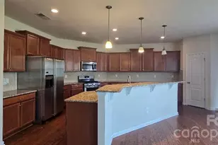10427 Paisley Abbey Ln, Charlotte, NC 28273 - Photo 2