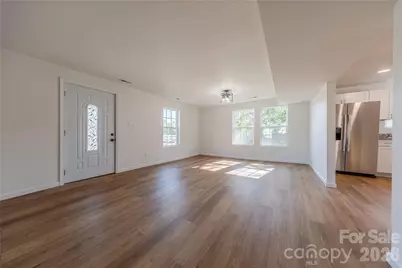 214 E Washington Avenue, Bessemer City, NC 28016 - Photo 4