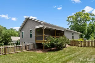 201 N Mapleton Dr, East Flat Rock, NC 28726 - Photo 24