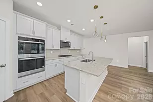 6220 Barcelona Wy, Charlotte, NC 28214 - Photo 4