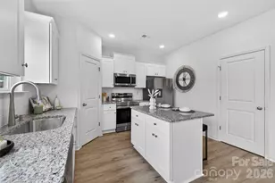 5230 Hickory Ln, Charlotte, NC 28216 - Photo 10